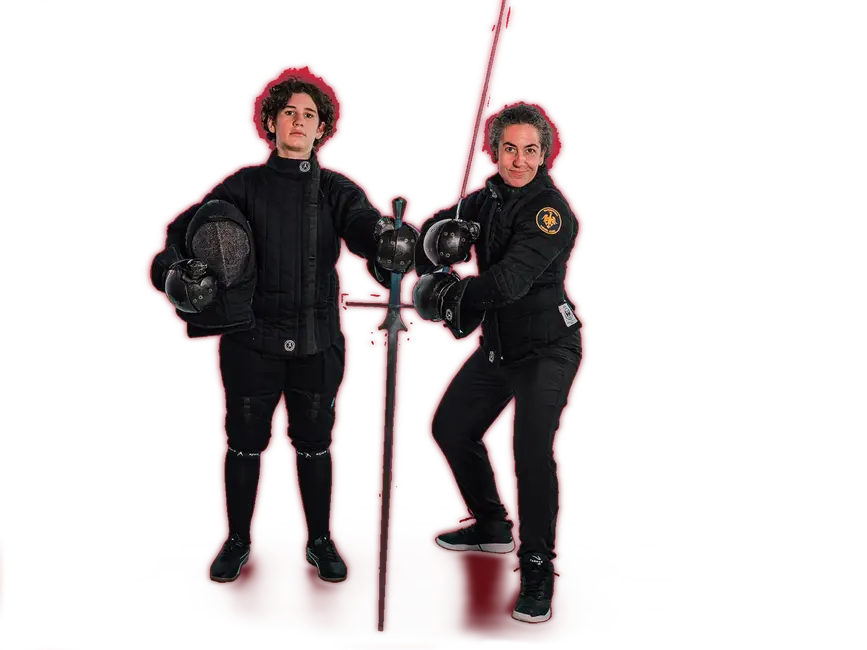 Zwei Fechter der Turngemeinde Landshut präsentieren stolz ihre Ausrüstung und Haltungen im Vereinstraining.